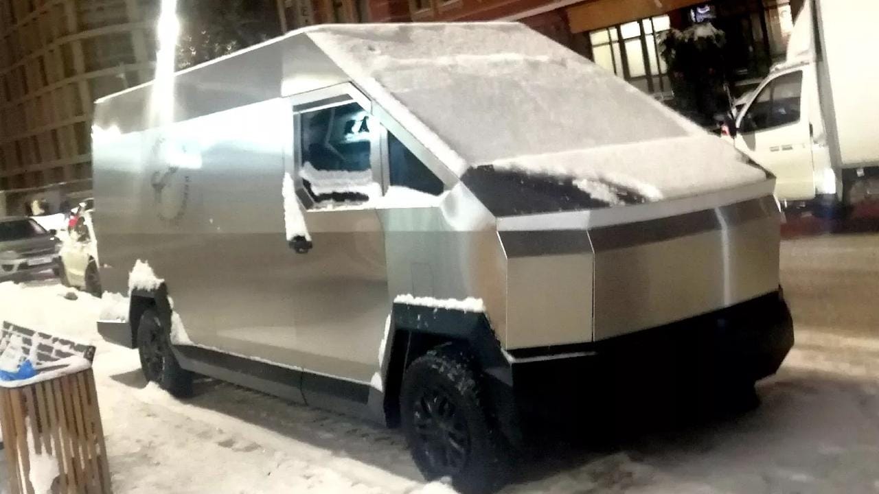俄罗斯街头出现仿特斯拉 Cybertruck 风格改装货车