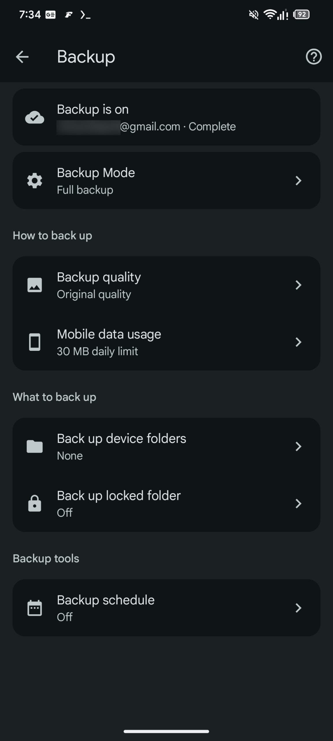 Google Photos 测试备份计划功能，用户可自定义照片上传时间