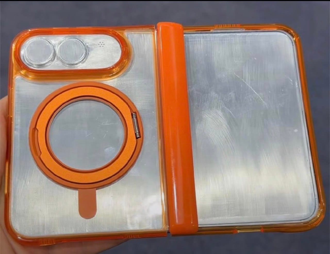 土耳其制造商曝光 iPhone Fold 保护壳模具，显示横置双摄设计