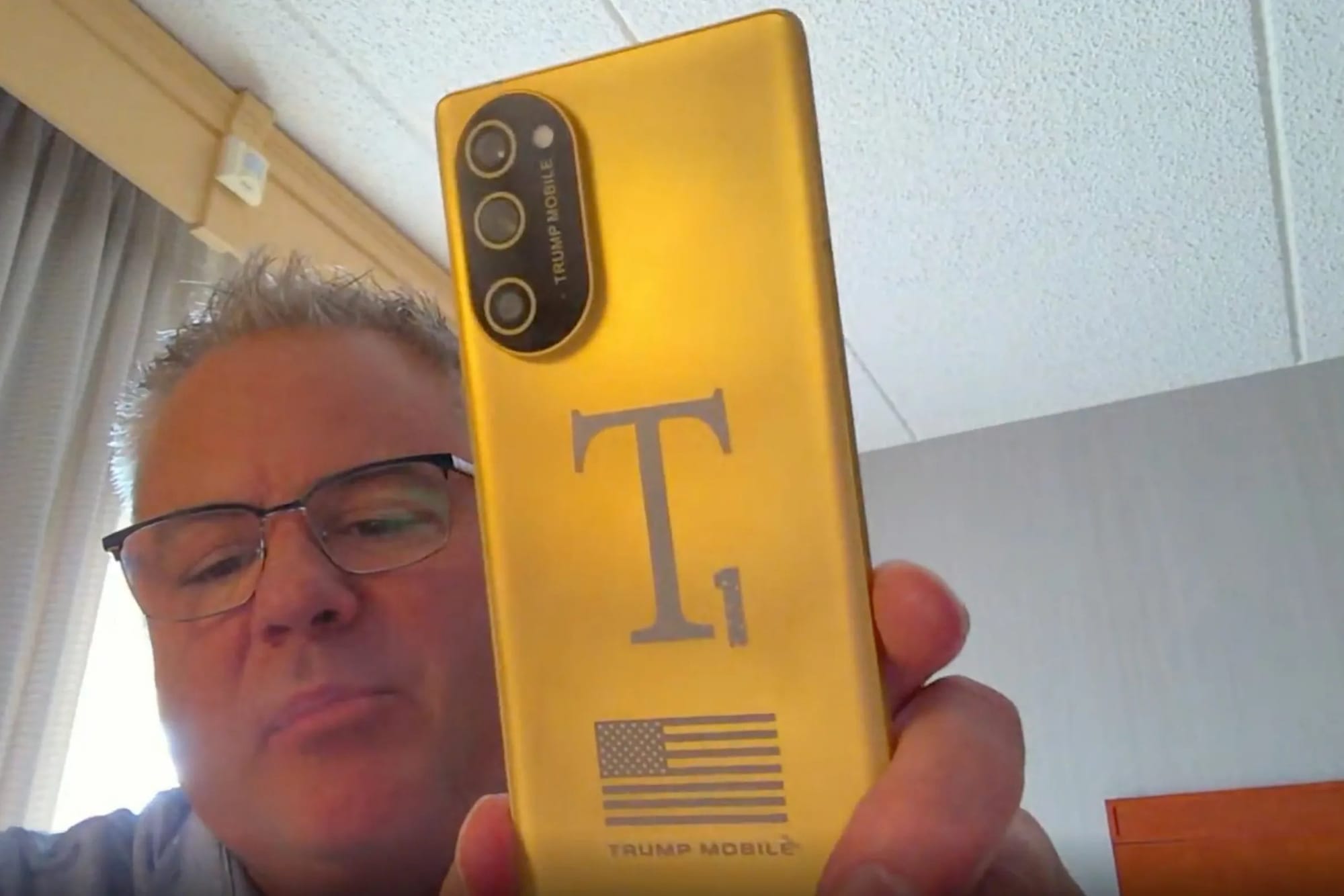 Trump Mobile 披露 T1 手机细节，预计 3 月中旬开始发货