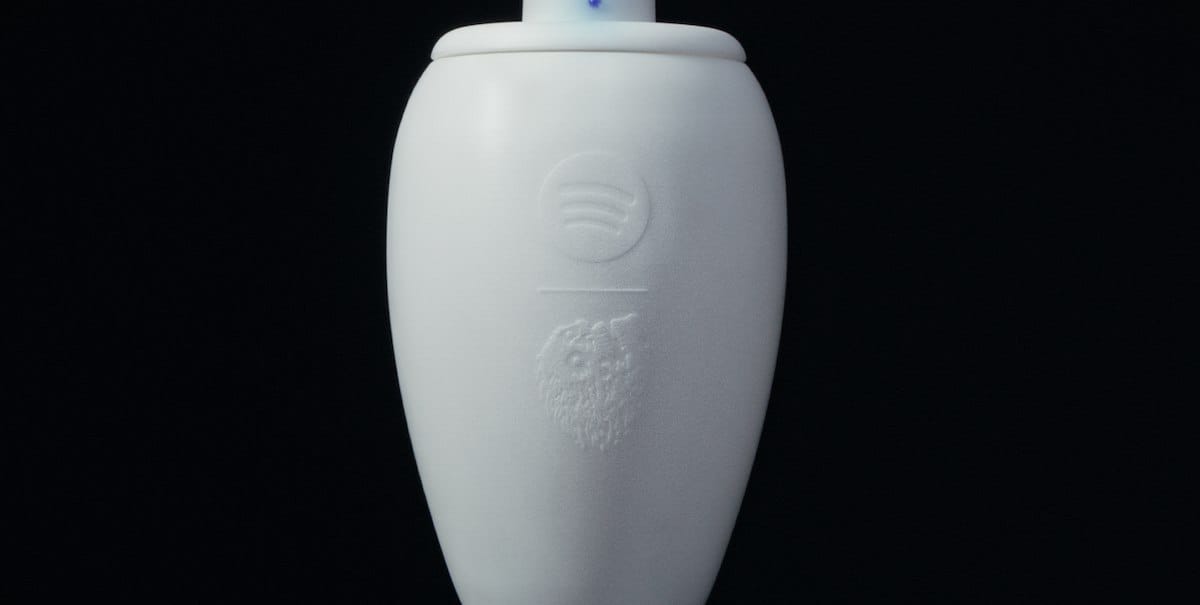 Spotify 联合 Liquid Death 推出骨灰盒造型限量版蓝牙音箱