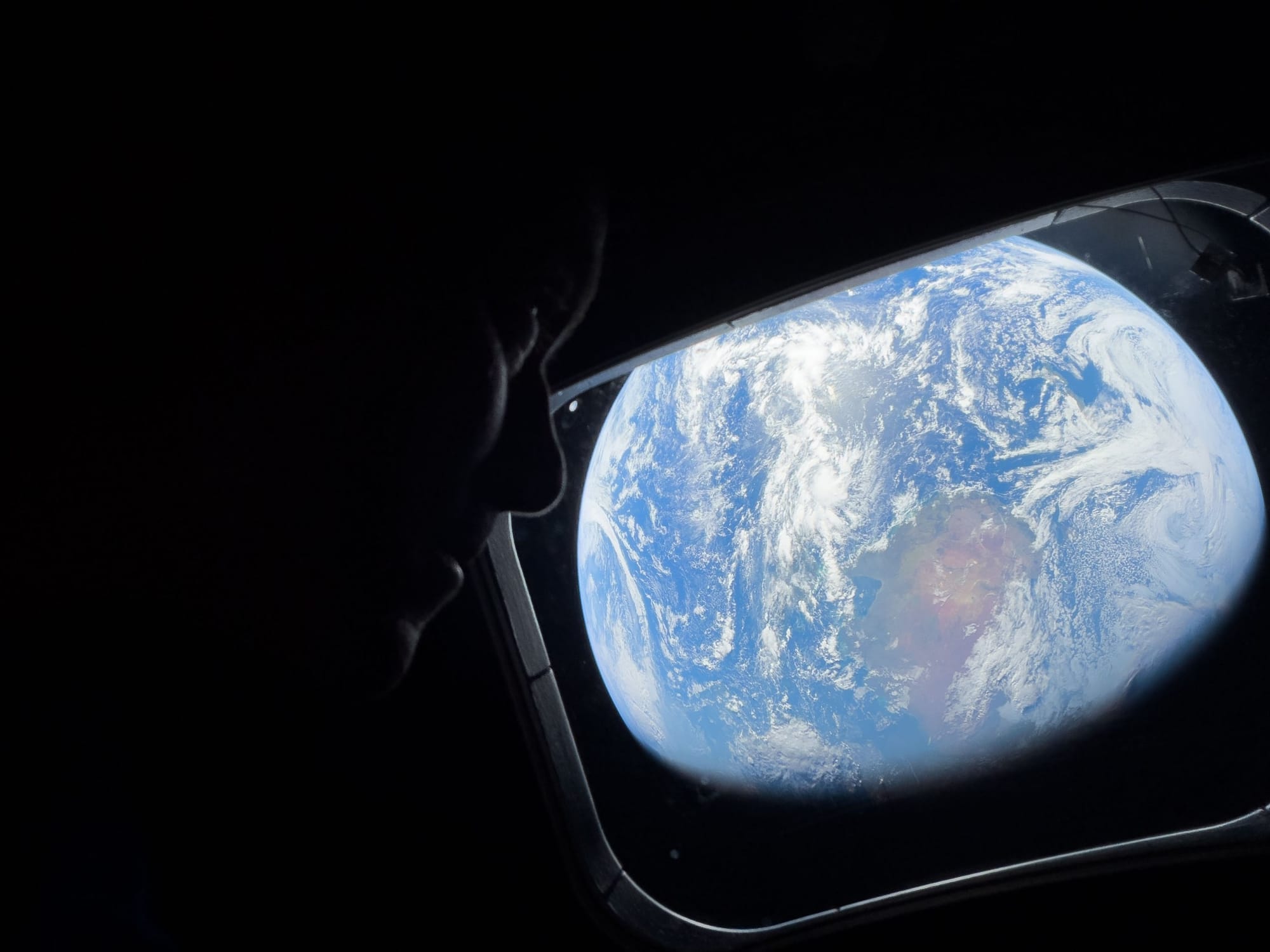 NASA 公布阿耳忒弥斯 II 任务 3 张由 iPhone 17 Pro Max 拍摄的舱内照片
