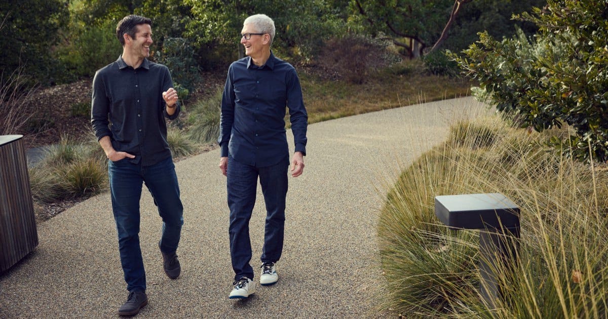 Apple 核心领导层更迭：库克转任执行董事长，特努斯接任首席执行官