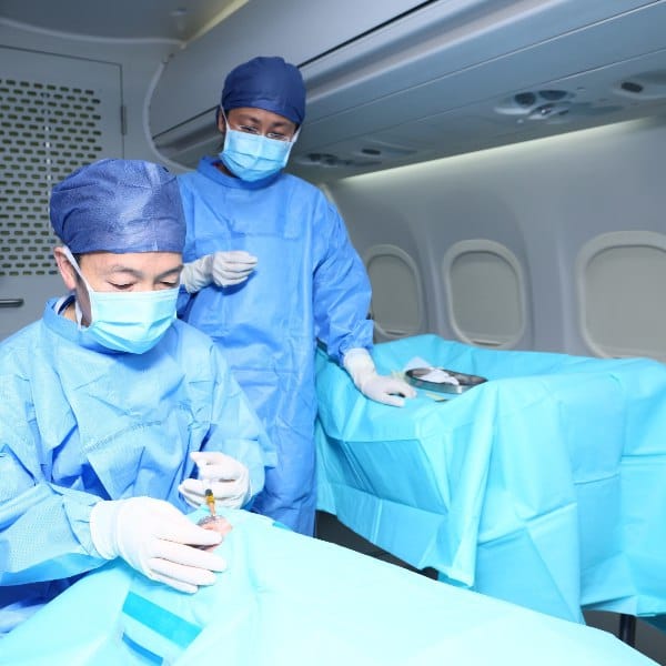 中国首个飞机内医疗执业点在沪获批，可开展门诊检查及手术
