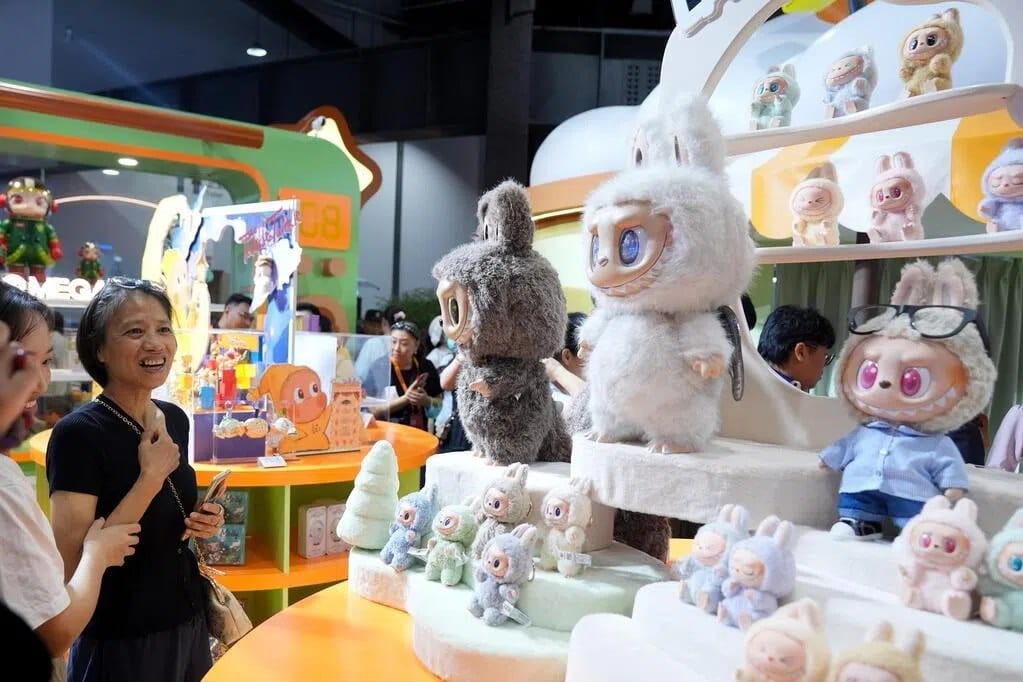 泡泡玛特披露 2025 年度数据：Labubu 全年销量突破 1 亿只