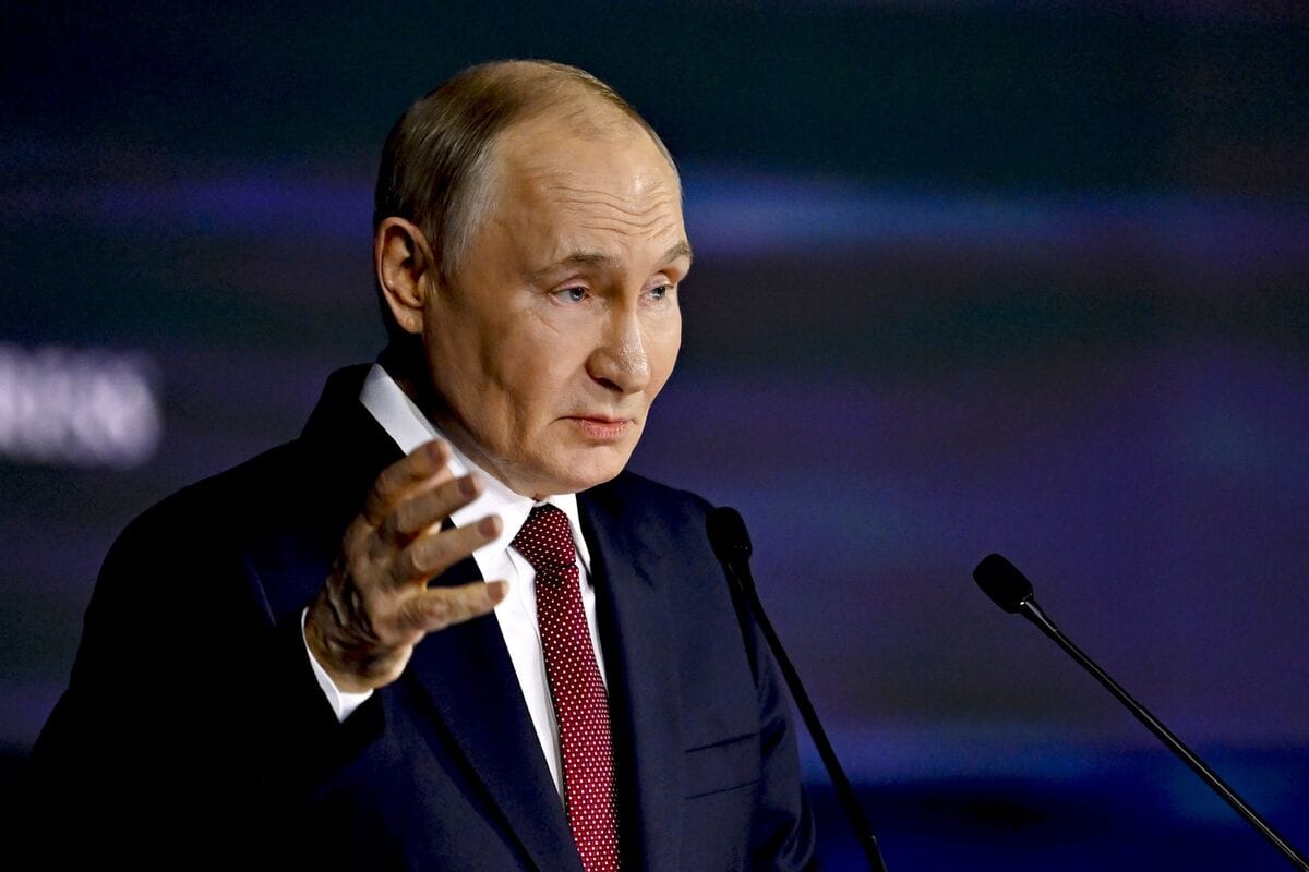 俄罗斯称拟全面封锁 WhatsApp 并限速 Telegram