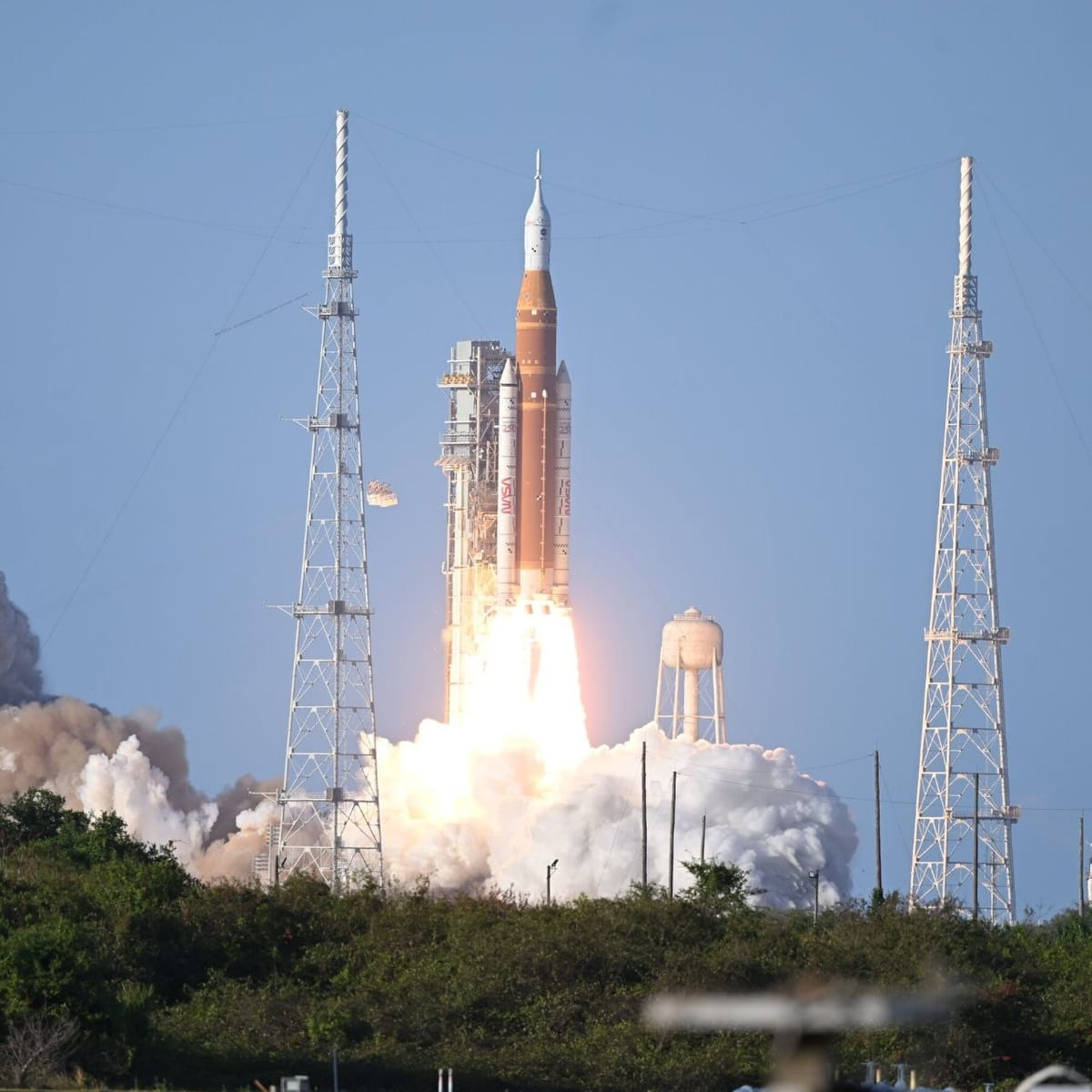 NASA“阿耳忒弥斯 2 号”载人绕月任务发射升空，4 名宇航员启程赴月球附近